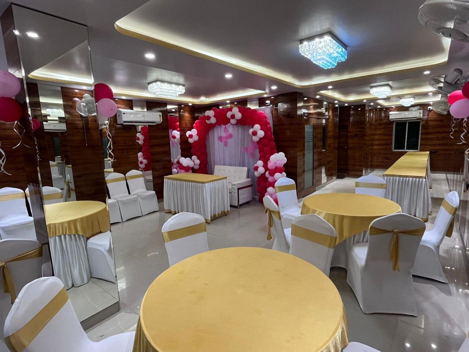 La Cresta Inn Calcutta Buitenkant foto