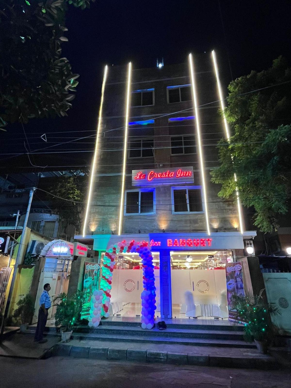 La Cresta Inn Calcutta Buitenkant foto