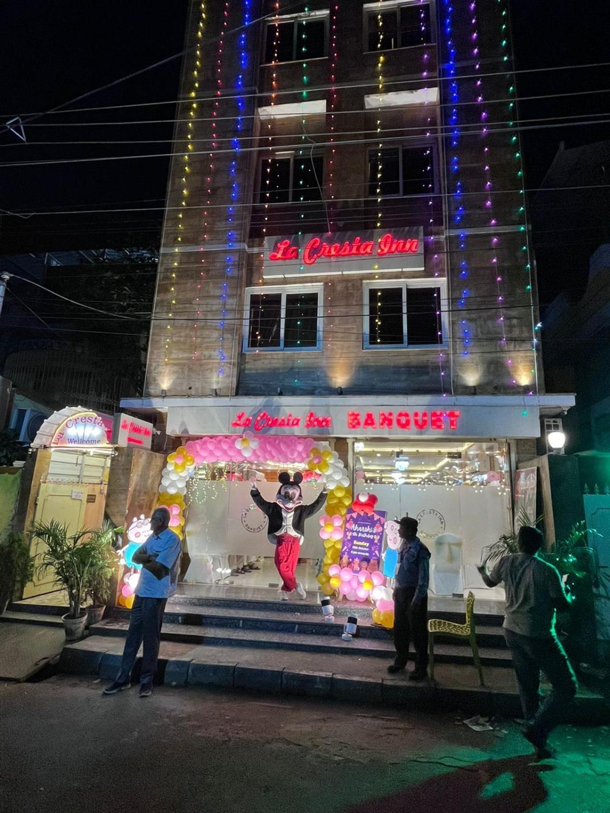 La Cresta Inn Calcutta Buitenkant foto
